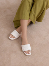 Load image into Gallery viewer, White Woven Slide Sandal