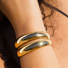 Load image into Gallery viewer, Gold Layered Round Bangle
