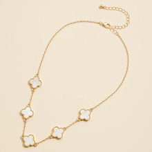 Load image into Gallery viewer, White Clover Necklace
