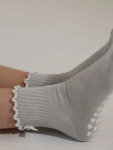 Load image into Gallery viewer, Grey Bow Grip Socks
