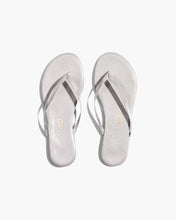 Load image into Gallery viewer, Silver Lily Glitters Flip Flop

