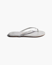 Load image into Gallery viewer, Silver Lily Glitters Flip Flop
